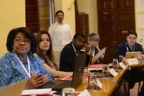 Participantes durante la reunión de reducción de la demanda y salud pública.