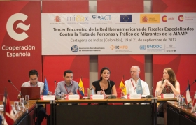 Mesa inaugural del Encuentro, de izquierda a derecha: Tito Contreras, oficial de Cooperación de la Delegación de la Unión Europea en Colombia; Daniel Andrés Cruz Cárdenas, coordinador de Prevención del Delito del Ministerio de Relaciones Exteriores de Colombia; Sofía Mata Morón, directora del Cfce Cartagena de Indias; Bo Mathiasen, representante de UNODC en Colombia y Pauline Dunoyer, oficial de Proyectos de Migration EU expertise