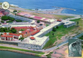 Vista panorámica de las murallas de Cartagena y una de las imágenes que se podrá apreciar en la exposición "Los Antonelli: Las fortificaciones en España, el Caribe y Cartagena de Indias"