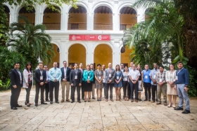 Foto grupal en el patio del Centro de Formación.